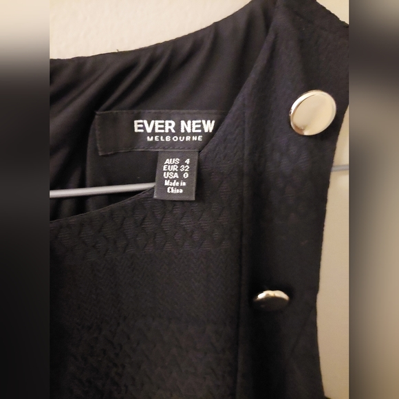 Women dresse - Picture 2 of 2